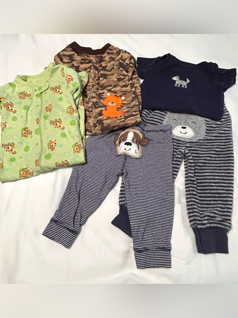 6-9 Month 5 pieces! Pajamas and Footed Footie Sleepers Excellent Condition